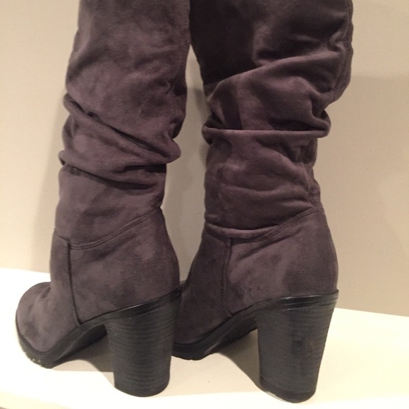 Gray micro suede mid calf boots. Size 5.5 - Picture 4 of 4